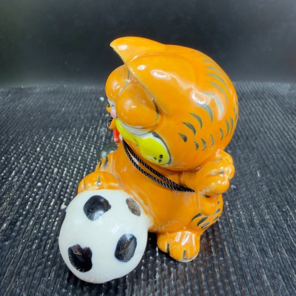 Vintage Garfield Soccer Ball Ceramic‎ Figurine Enesco 1978 Korea Orange Cat VTG